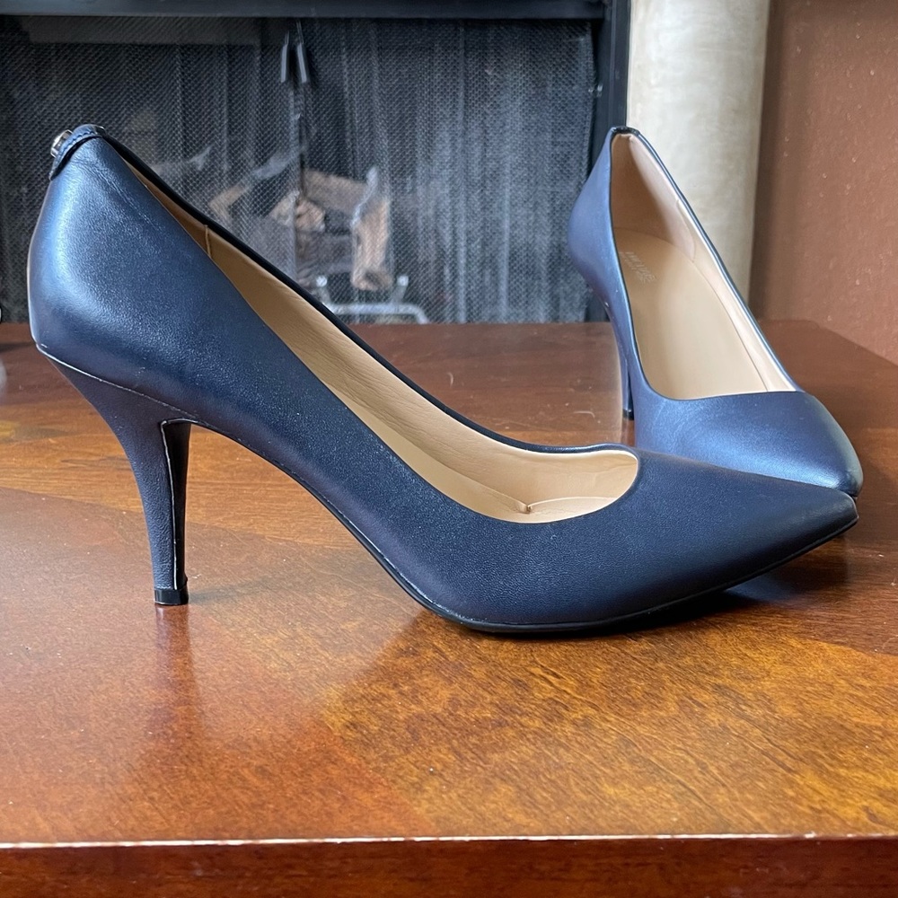 Michael Kors Flex Leather Pump